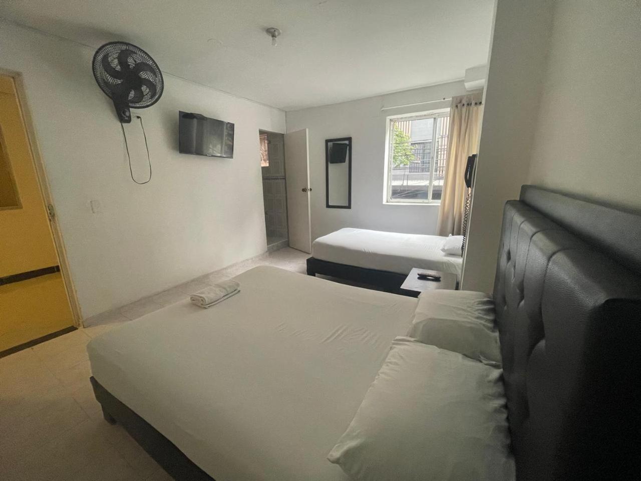 Hotel Villa Real เมเดยิน ภายนอก รูปภาพ