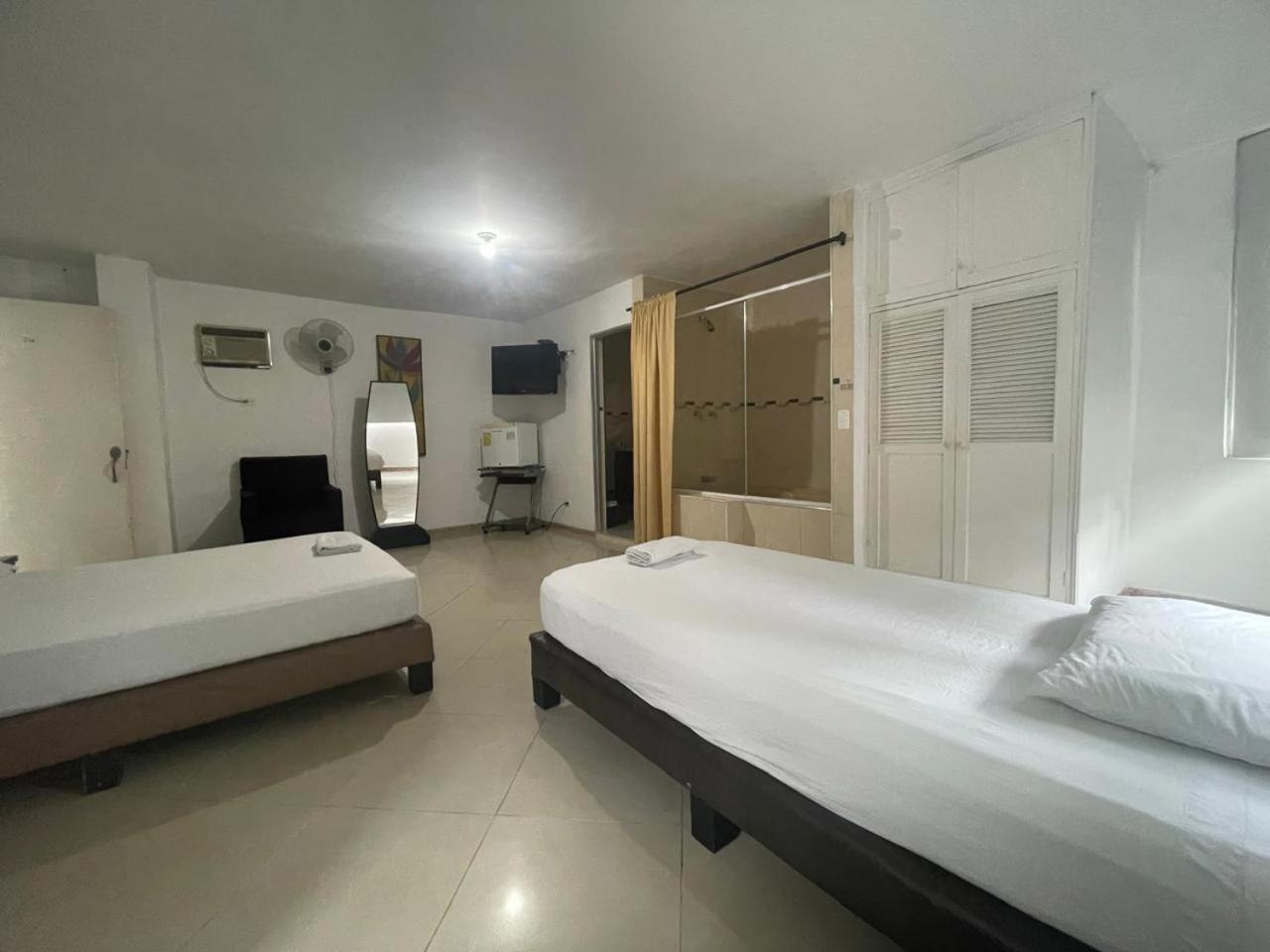 Hotel Villa Real เมเดยิน ภายนอก รูปภาพ