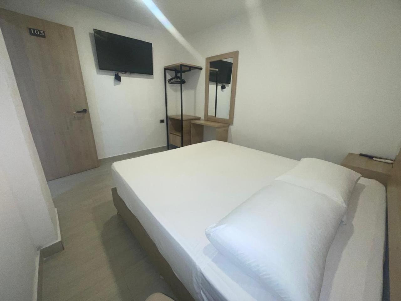 Hotel Villa Real เมเดยิน ภายนอก รูปภาพ