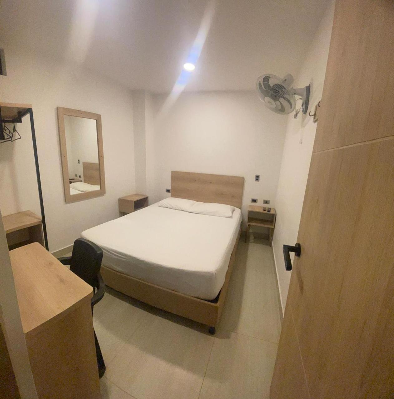Hotel Villa Real เมเดยิน ภายนอก รูปภาพ